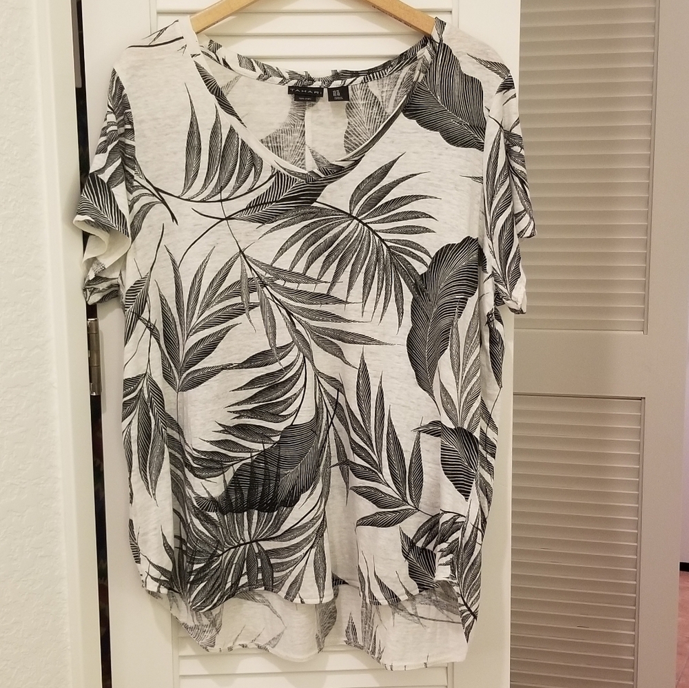 Tahari Linen Monochrome Leaf Print Short Sleeve Top Size 1x